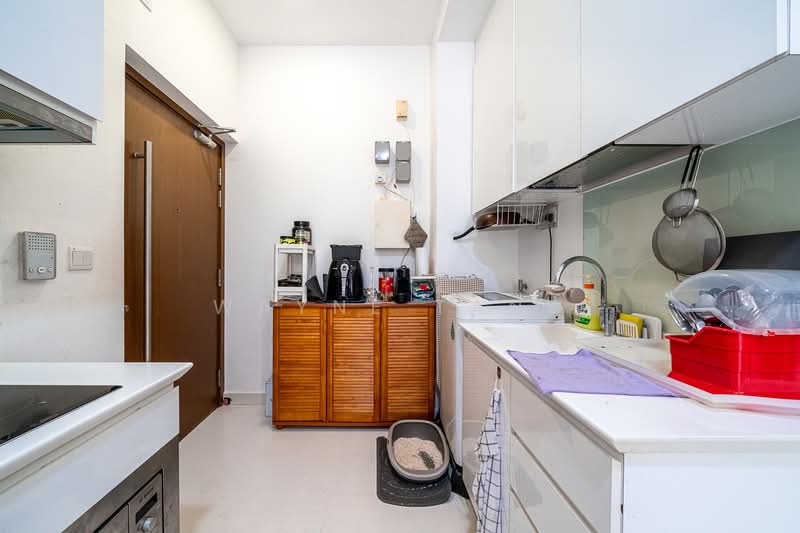 Urban Vista Condominium For Sale at S$ 980,000 | PropertyGuru Singapore - Kitchen