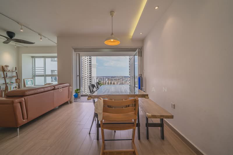 588A Ang Mo Kio Street 52 HDB Flat For Sale at S$ 1,120,000 | PropertyGuru Singapore - Living Room