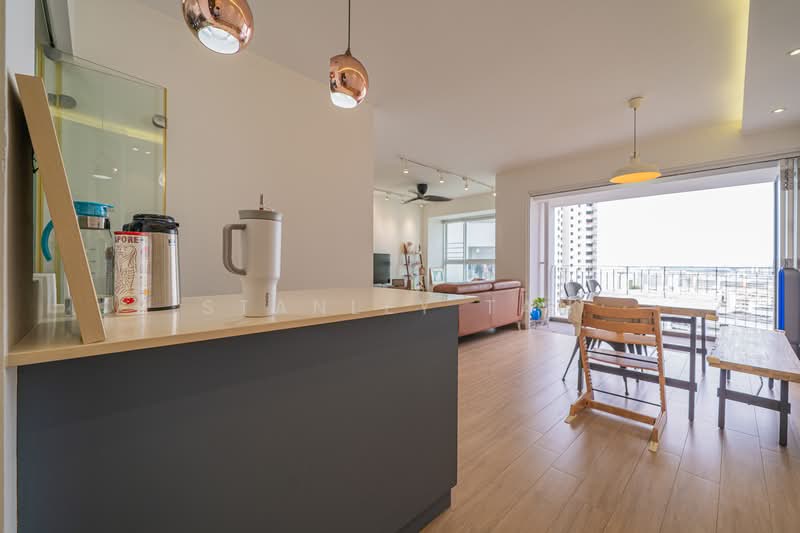 588A Ang Mo Kio Street 52 HDB Flat For Sale at S$ 1,120,000 | PropertyGuru Singapore - Living Room