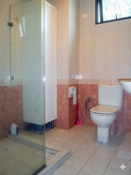 Montrosa Condominium For Sale at S$ 1,250,000 | PropertyGuru Singapore - Bathroom