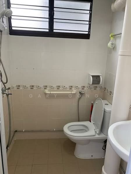 120 Ang Mo Kio Avenue 3 HDB Flat For Sale at S$ 548,000 | PropertyGuru Singapore - Bathroom