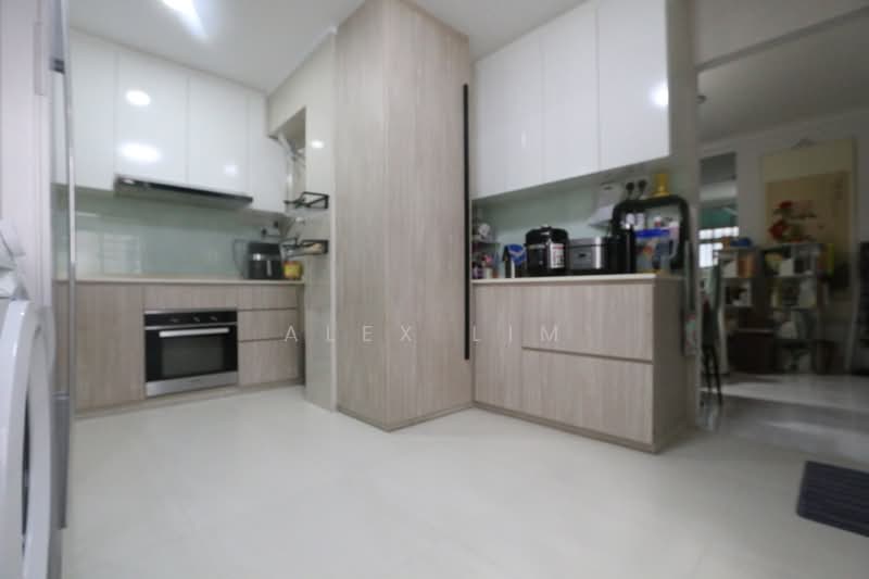 181 Pasir Ris Street 11 HDB Flat For Sale at S$ 750,000 | PropertyGuru Singapore - Kitchen