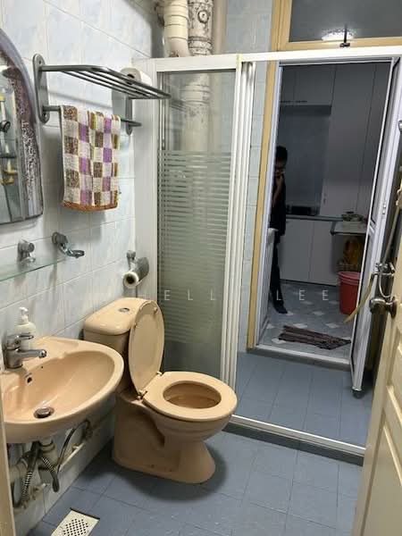 154 Lorong 2 Toa Payoh, 154 Lorong 2 Toa Payoh, Room Rental, 200 sqft, HDB Flat For Rent, by Michelle Lee, 500095007 - Bathroom - PropertyGuru.com.sg