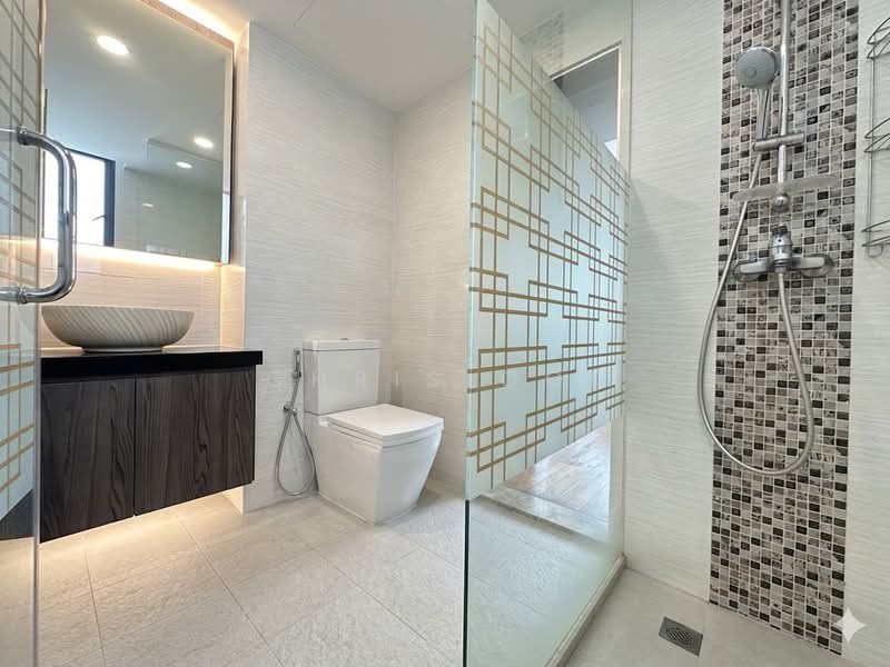 Blue Horizon Condominium For Sale at S$ 1,799,999 | PropertyGuru Singapore - Bathroom