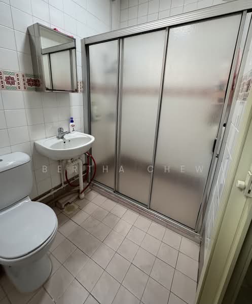 638 Bedok Reservoir Road, 638 Bedok Reservoir Road, Room Rental, 100 sqft, HDB Flat For Rent, by Bertha Chew, 500095019 - Bathroom - PropertyGuru.com.sg
