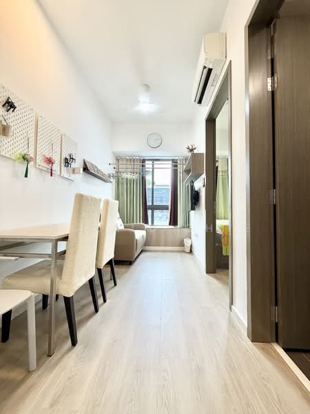 Sycamore Tree, 2 Fowlie Road, 1 Bedroom, 420 sqft, Apartment For Rent, by Ronald Chye, 500095022 - Living Room - PropertyGuru.com.sg