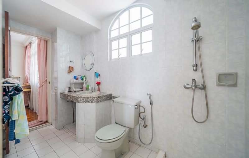 999 years 3 storey semi-D at D19 near Kovan MRT for Sale Semi-Detached House For Sale at S$ 5,580,000 | PropertyGuru Singapore - Bathroom