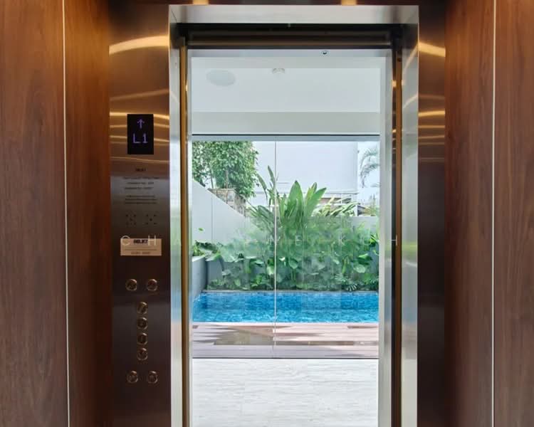 TOP OBTAINED ! Brand New Detach at Mount Sinai Detached House For Sale at S$ 19,800,000 | PropertyGuru Singapore - Entrance