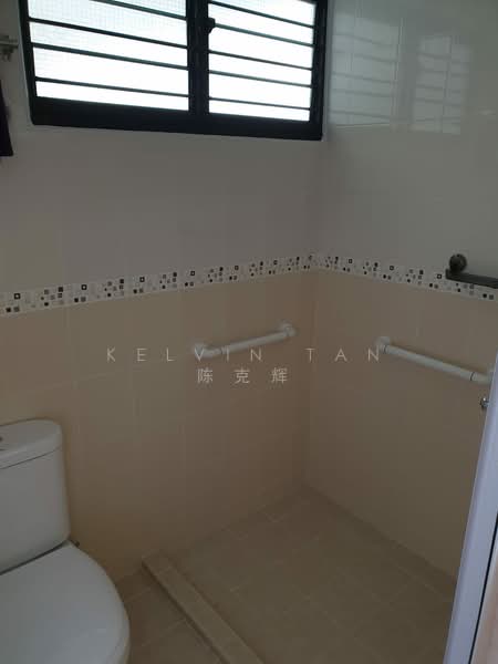 125 Bishan Street 12, 125 Bishan Street 12, 3 Bedrooms, 904 sqft, HDB Flat For Rent, by Kelvin Tan 陈克辉, 500095041 - Bathroom - PropertyGuru.com.sg