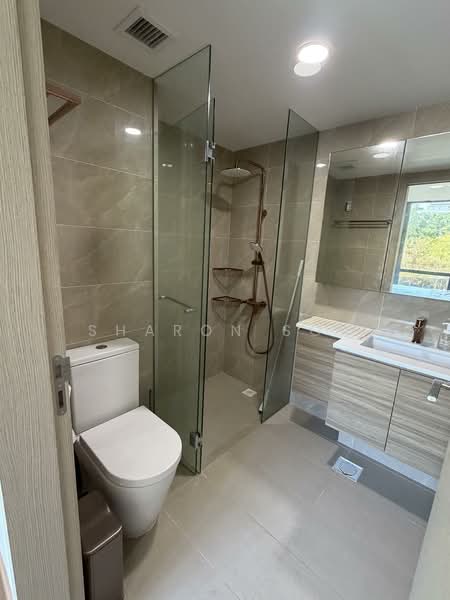 Treasure at Tampines Condominium For Sale at S$ 1,230,000 | PropertyGuru Singapore - Master bathroom