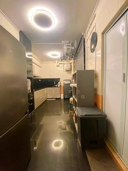 652B Jurong West Street 61 HDB Flat For Sale at S$ 630,000 | PropertyGuru Singapore - Kitchen