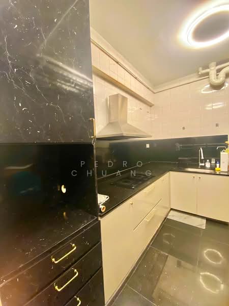 652B Jurong West Street 61 HDB Flat For Sale at S$ 630,000 | PropertyGuru Singapore - Kitchen