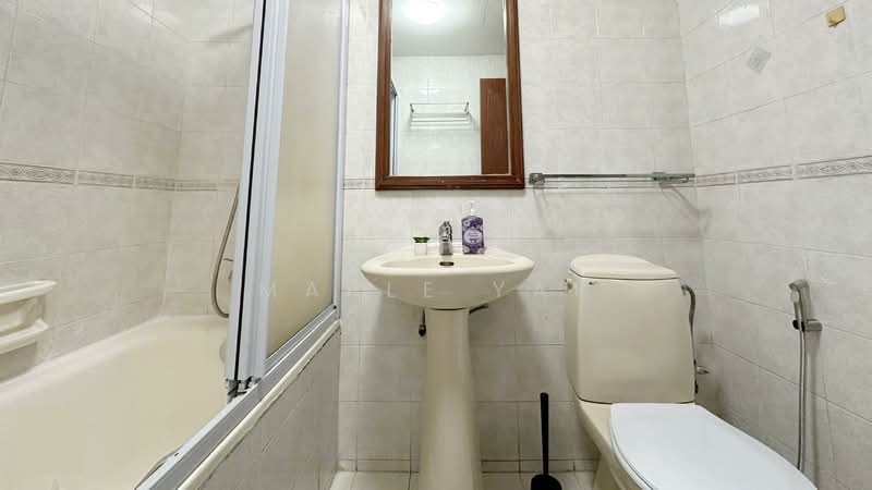 Parc Oasis, 47 Jurong East Avenue 1, Room Rental, 120 sqft, Condominium For Rent, by Maple Yap, 500095053 - MBR6 Bathroom - PropertyGuru.com.sg
