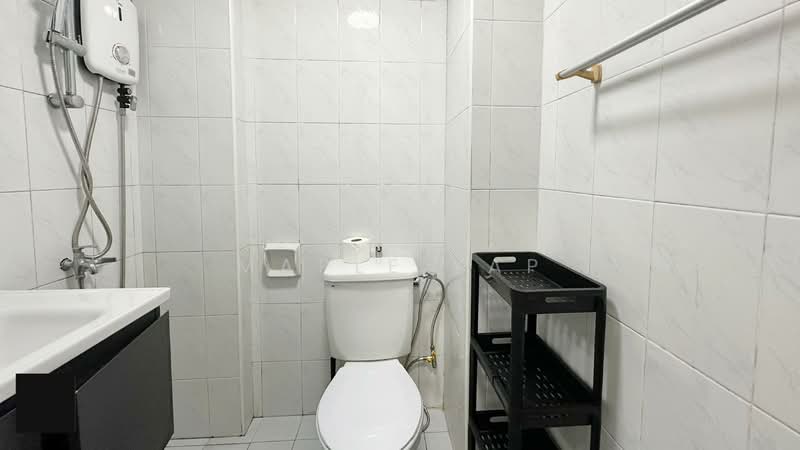Parc Oasis, 47 Jurong East Avenue 1, Room Rental, 120 sqft, Condominium For Rent, by Maple Yap, 500095053 - Yard Bathroom - PropertyGuru.com.sg