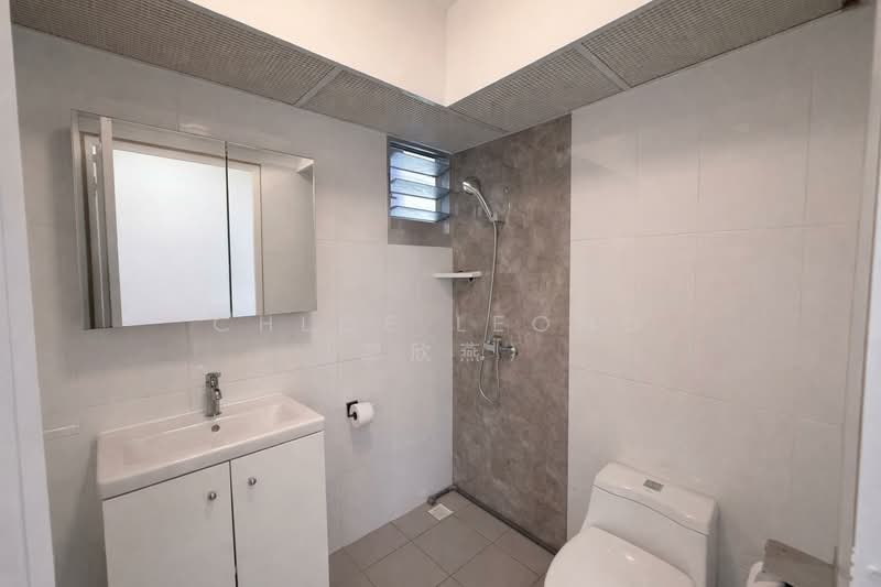 228A Ang Mo Kio Street 23 HDB Flat For Sale at S$ 1,250,000 | PropertyGuru Singapore - Bathroom