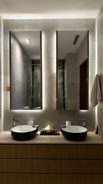 Crescendo Park Condominium For Sale at S$ 3,000,000 | PropertyGuru Singapore - Master Bathroom