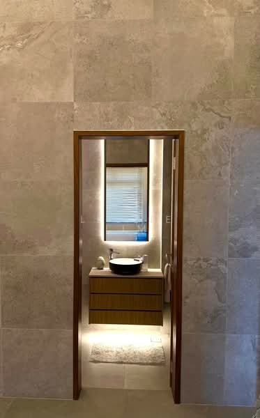 Crescendo Park Condominium For Sale at S$ 3,000,000 | PropertyGuru Singapore - Bathroom