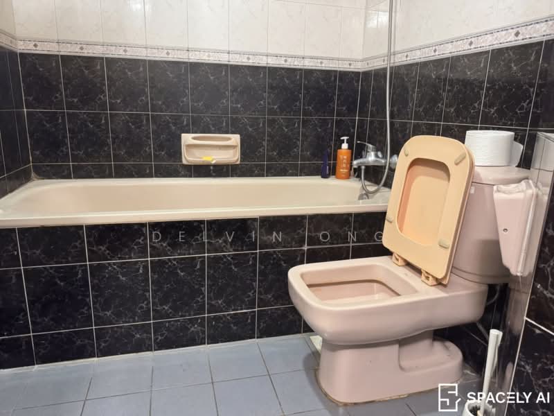Melville Park Apartment For Sale at S$ 1,100,000 | PropertyGuru Singapore - Bathroom