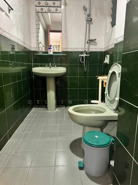 Melville Park Apartment For Sale at S$ 1,100,000 | PropertyGuru Singapore - Bathroom