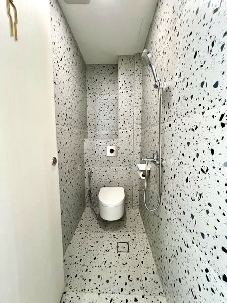 Tras Street, Tras Street, 18,342 sqft, Shop / Shophouse For Sale, by Siew Boon, 500095081 - Bathroom - CommercialGuru.com.sg