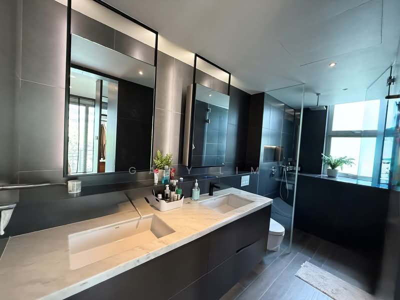 Cairnhill Crest, 2 Cairnhill Circle, 2 Bedrooms, 1,206 sqft, Condominium For Rent, by Gary Lim, 500095123 - Bathroom - PropertyGuru.com.sg