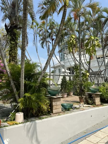 Holland Grove Semi-Detached House For Sale at S$ 4,800,000 | PropertyGuru Singapore - Exterior