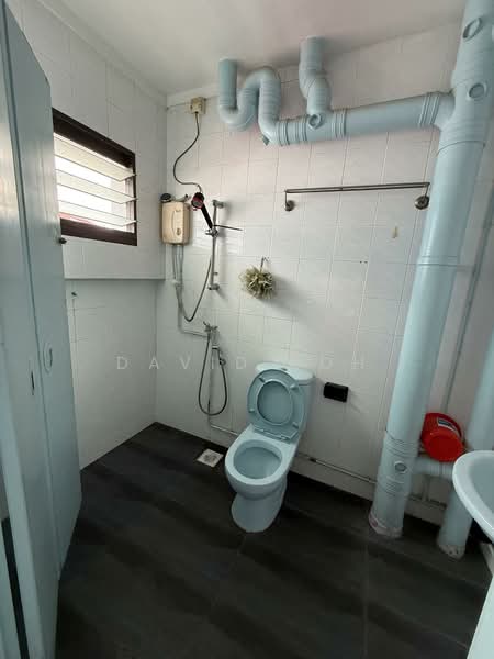 501 Jelapang Road, 501 Jelapang Road, 3 Bedrooms, 1,109 sqft, HDB Flat For Rent, by David Loh, 500095133 - Master Bathroom - PropertyGuru.com.sg