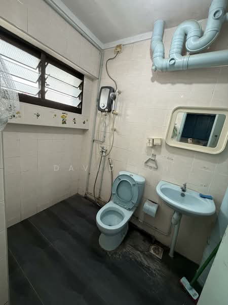 501 Jelapang Road, 501 Jelapang Road, 3 Bedrooms, 1,109 sqft, HDB Flat For Rent, by David Loh, 500095133 - Common Bathroom - PropertyGuru.com.sg