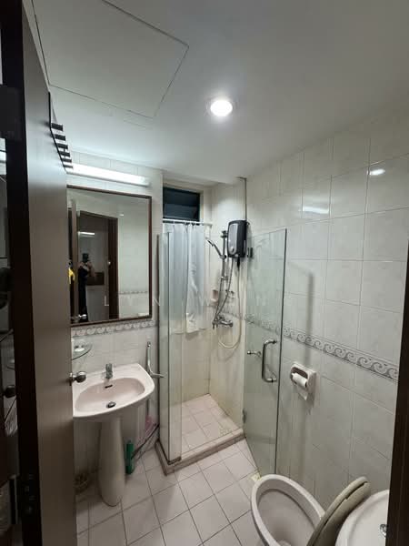 Century Mansions, 2M Jalan Remaja, 3 Bedrooms, 915 sqft, Apartment For Rent, by Lyn Wong, 500095157 - Bathroom - PropertyGuru.com.sg