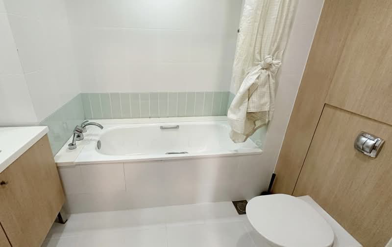 The Sail @ Marina Bay, 2 Marina Boulevard, Room Rental, 200 sqft, Condominium For Rent, by Nigel Eng, 500095158 - Bathroom - PropertyGuru.com.sg