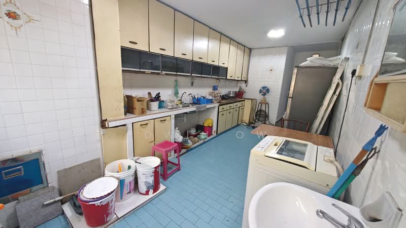 135 Potong Pasir Avenue 3 HDB Flat For Sale at S$ 700,000 | PropertyGuru Singapore - Kitchen
