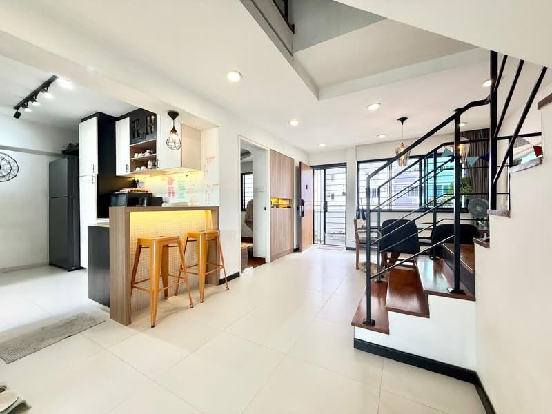 539 Serangoon North Avenue 4 HDB Flat For Sale at S$ 999,999 | PropertyGuru Singapore - Kitchen