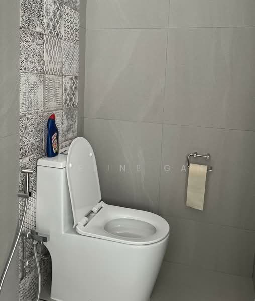 4 Holland Close, 4 Holland Close, 2 Bedrooms, 700 sqft, HDB Flat For Rent, by Adeline Gan, 500095185 - Bathroom - PropertyGuru.com.sg