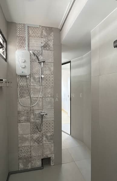 4 Holland Close, 4 Holland Close, 2 Bedrooms, 700 sqft, HDB Flat For Rent, by Adeline Gan, 500095185 - Bathroom - PropertyGuru.com.sg