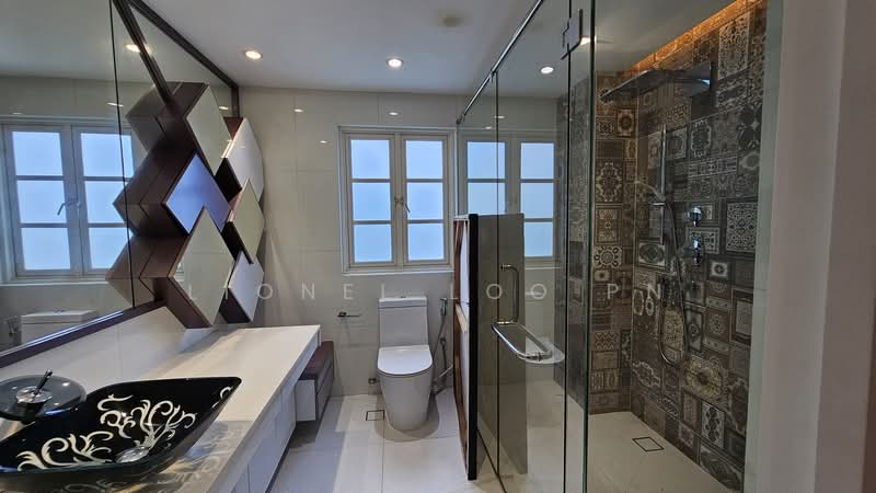 KEW ESTATE, Kew Drive, 3 Bedrooms, 2,843 sqft, Semi-Detached House For Rent, by Lionel Loo PN, 500095190 - Bathroom - PropertyGuru.com.sg