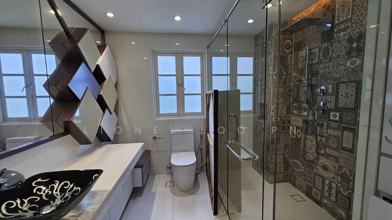 KEW ESTATE, Kew Drive, 3 Bedrooms, 2,843 sqft, Semi-Detached House For Rent, by Lionel Loo PN, 500095190 - Bathroom - PropertyGuru.com.sg