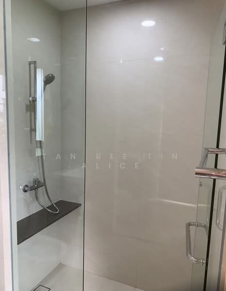 Sunstone Hill, 250N Pasir Panjang Road, 2 Bedrooms, 893 sqft, Apartment For Rent, by Tan Bee Tin Alice, 500095199 - Bathroom - PropertyGuru.com.sg