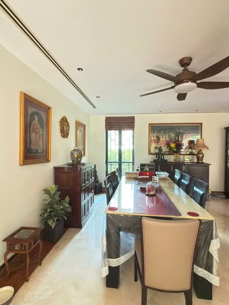 Pebble Bay Condominium For Sale at S$ 4,800,000 | PropertyGuru Singapore - Dining Room