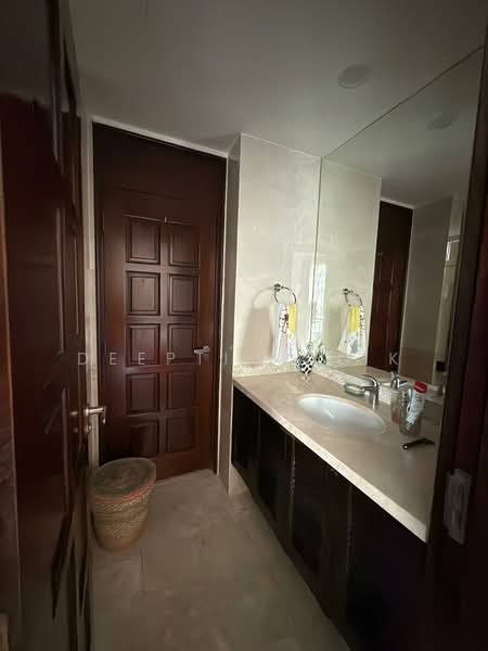 Pebble Bay Condominium For Sale at S$ 4,800,000 | PropertyGuru Singapore - Bathroom