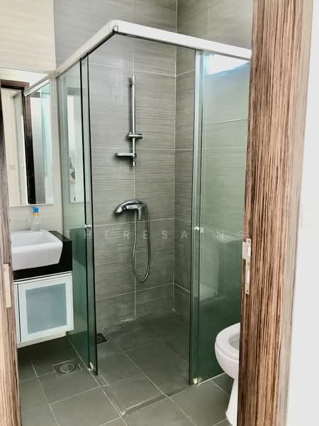 Suites at Bukit Timah, 68 Jalan Jurong Kechil, 2 Bedrooms, 980 sqft, Condominium For Rent, by Theresa Ng, 500095222 - Bathroom - PropertyGuru.com.sg