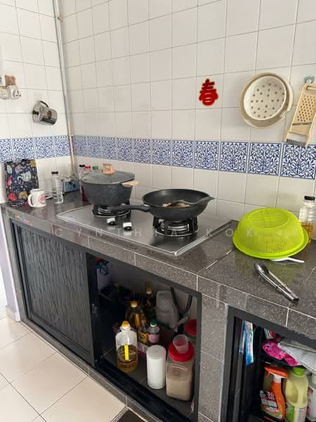 743 Woodlands Circle HDB Flat For Sale at S$ 538,000 | PropertyGuru Singapore - Kitchen