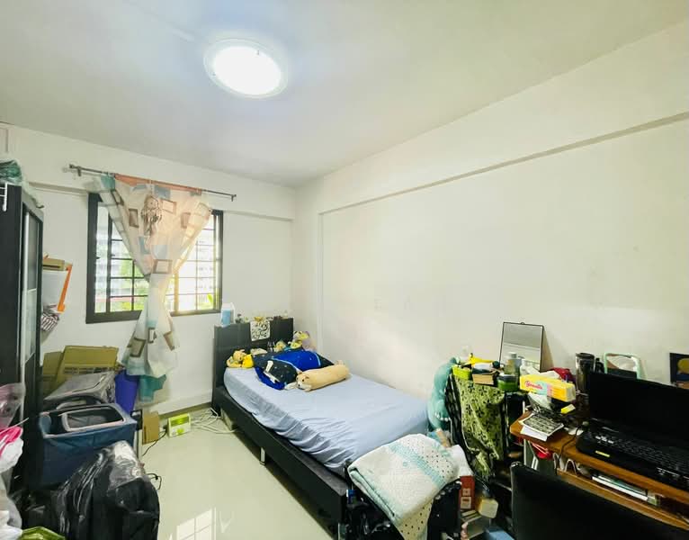 152 Ang Mo Kio Avenue 5 HDB Flat For Sale at S$ 455,000 | PropertyGuru Singapore - Bedroom 2