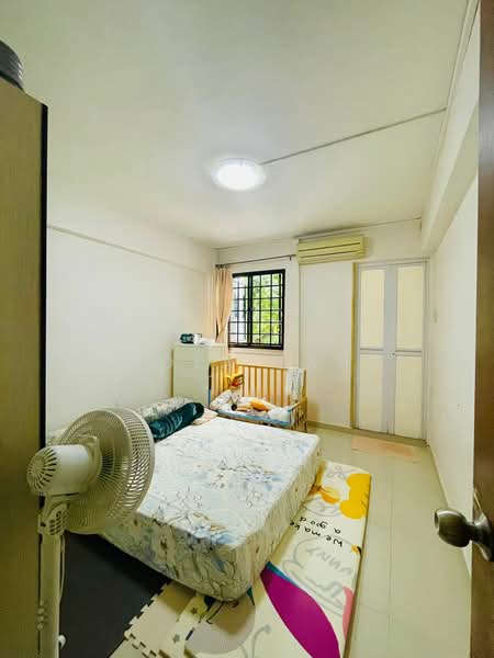 152 Ang Mo Kio Avenue 5 HDB Flat For Sale at S$ 455,000 | PropertyGuru Singapore - Master Bedroom