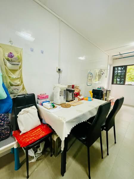152 Ang Mo Kio Avenue 5 HDB Flat For Sale at S$ 455,000 | PropertyGuru Singapore - Kitchen