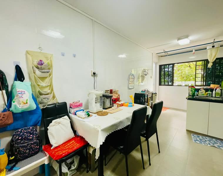 152 Ang Mo Kio Avenue 5 HDB Flat For Sale at S$ 455,000 | PropertyGuru Singapore - Kitchen