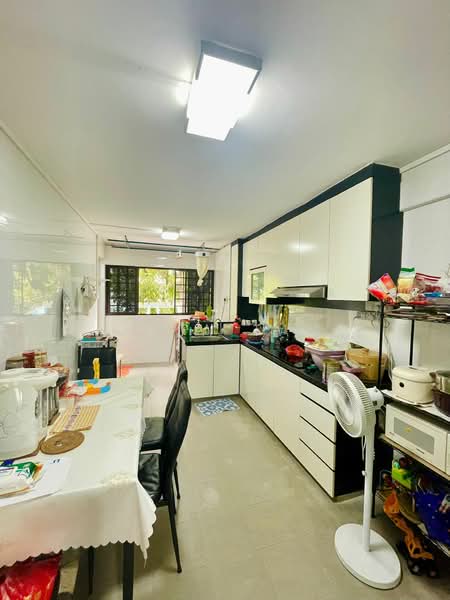 152 Ang Mo Kio Avenue 5 HDB Flat For Sale at S$ 455,000 | PropertyGuru Singapore - Kitchen