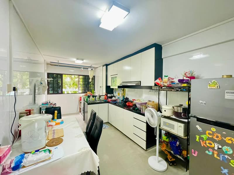152 Ang Mo Kio Avenue 5 HDB Flat For Sale at S$ 455,000 | PropertyGuru Singapore - Kitchen