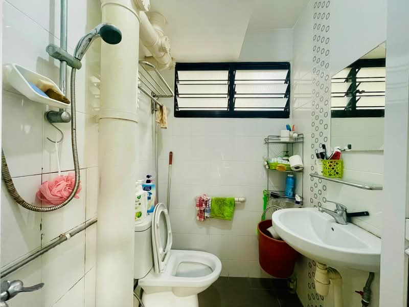 152 Ang Mo Kio Avenue 5, 152 Ang Mo Kio Avenue 5, 2 Bedrooms, 731 sqft, HDB Flat For Sale, by Zola Tan, 500095268 - Bathroom - PropertyGuru.com.sg