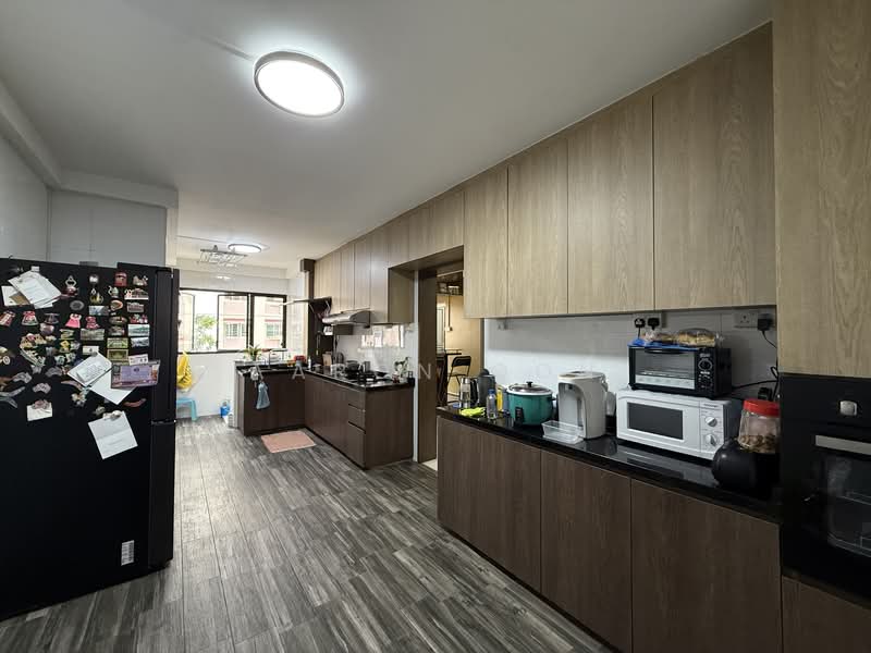307 Woodlands Avenue 1 HDB Flat For Sale at S$ 1,250,000 | PropertyGuru Singapore - Kitchen