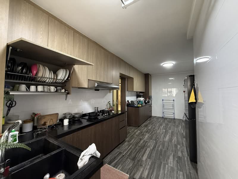 307 Woodlands Avenue 1 HDB Flat For Sale at S$ 1,250,000 | PropertyGuru Singapore - Kitchen